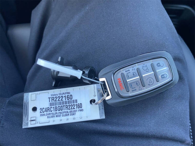 2026 Chrysler Pacifica Select