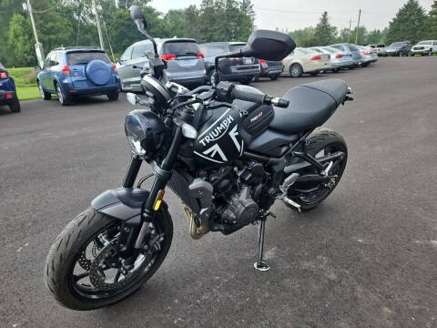 2024 Triumph Trident (Black)