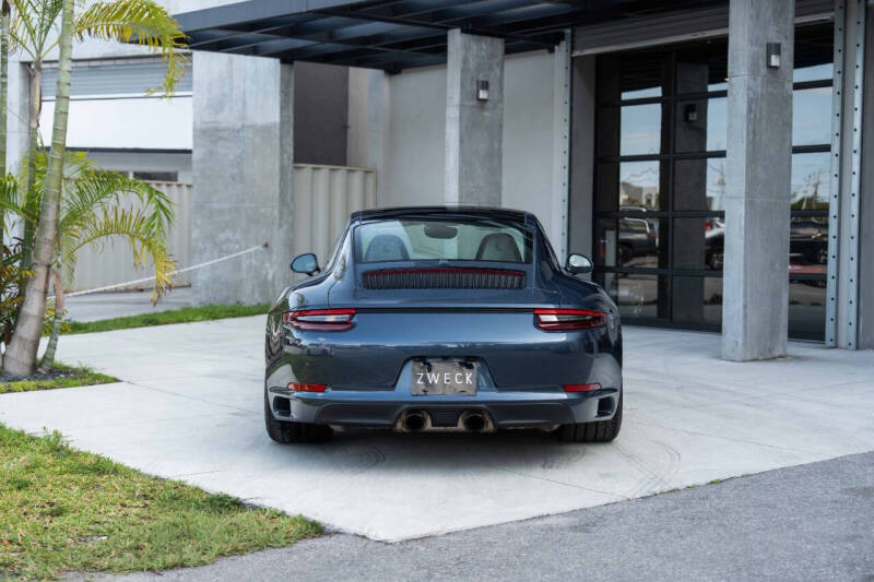 2017 Porsche 911 Carrera GTS