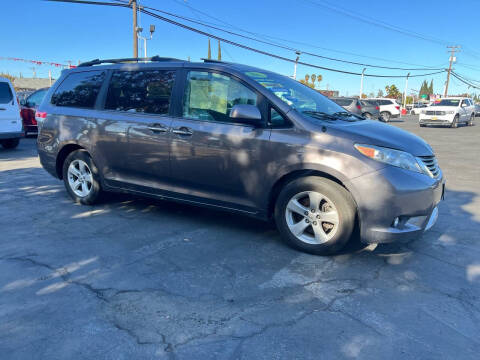 2013 Toyota Sienna XLE 7-Passenger