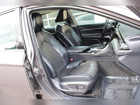 2020 Toyota Camry Hybrid XLE