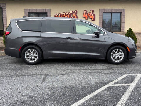 2023 Chrysler Pacifica Touring L