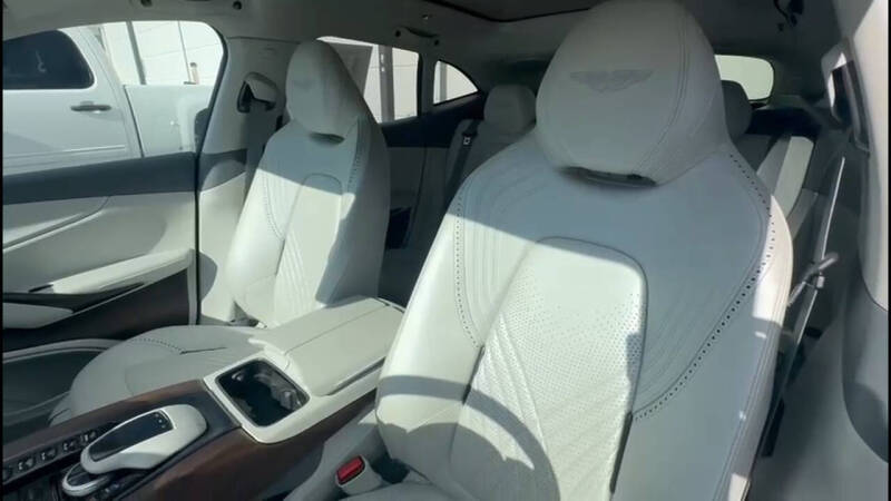 2021 Aston Martin DBX