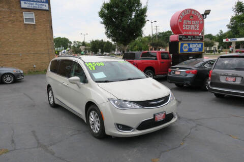 2017 Chrysler Pacifica Touring-L