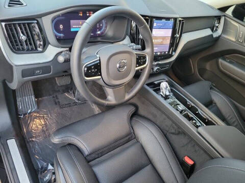 2025 Volvo XC60 B5 Ultra Dark Theme