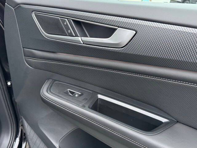 2026 Volkswagen Atlas Cross Sport SEL R-Line Black 4Motion