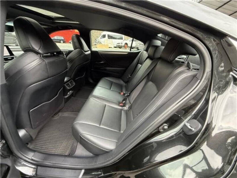 2023 Lexus ES 350 F SPORT Handling