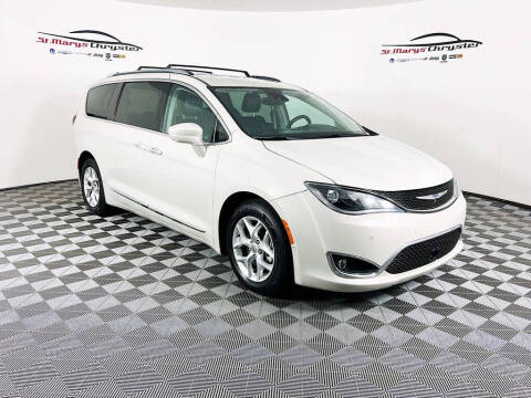 2017 Chrysler Pacifica Touring-L Plus