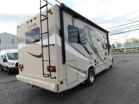 2017 Thor Motor Coach Axis