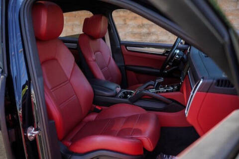 2023 Porsche Cayenne Coupe Platinum Edition