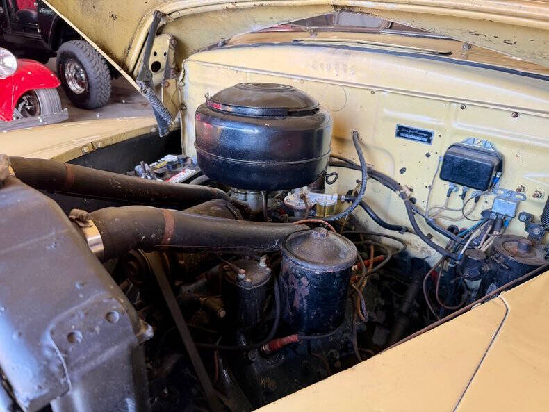 1948 Ford Super Deluxe