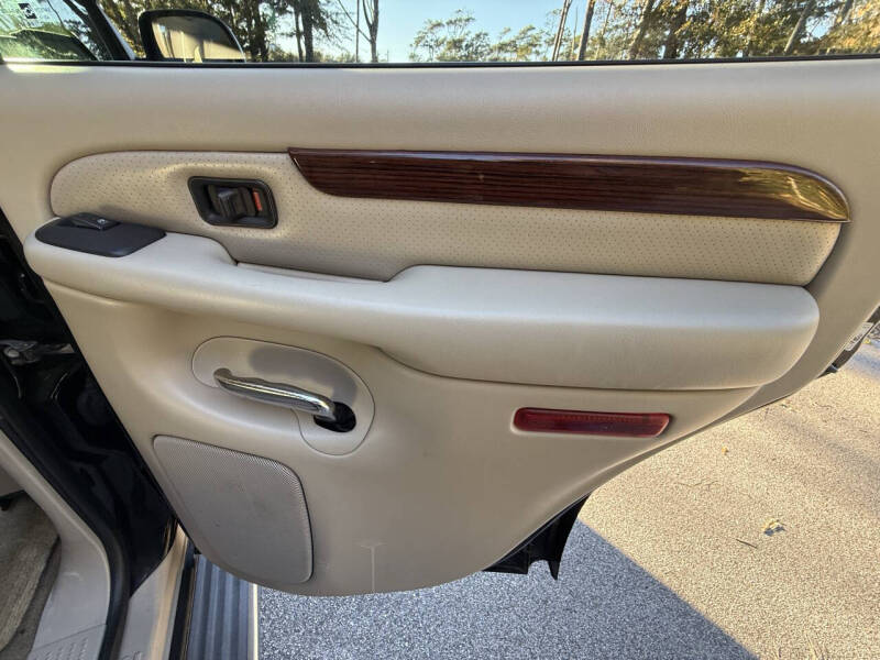 2004 Cadillac Escalade