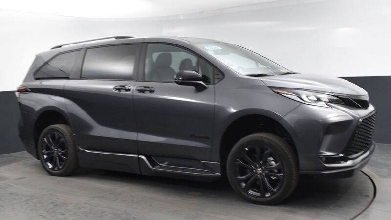 2025 Toyota Sienna XSE 7-Passenger