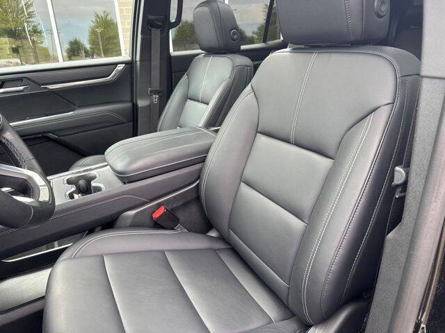 2024 GMC Acadia Elevation