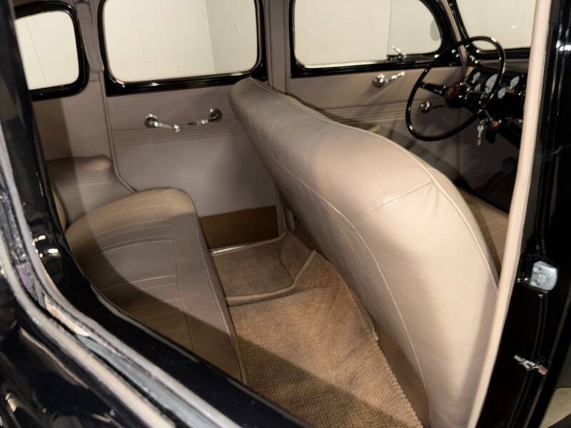 1940 Ford Deluxe