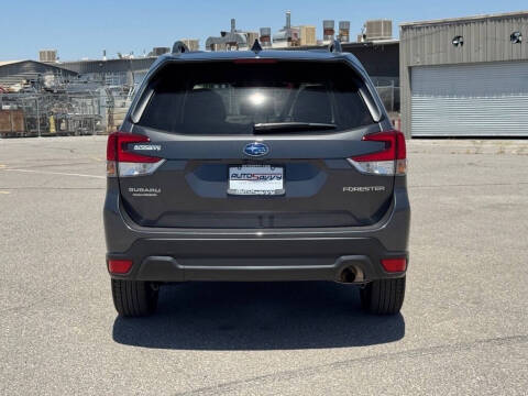 2024 Subaru Forester Premium