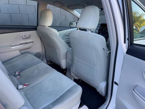 2014 Toyota Prius v Three