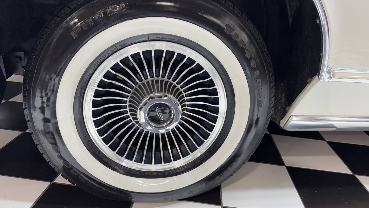 1979 Lincoln Continental 38