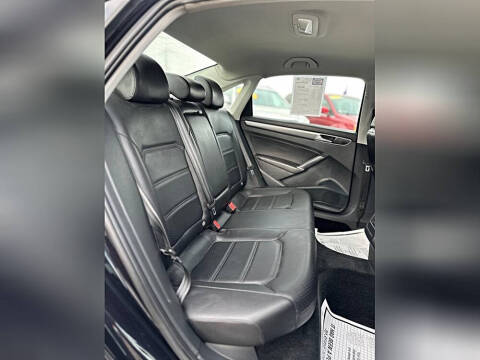 2018 Volkswagen Passat 2.0T R-Line