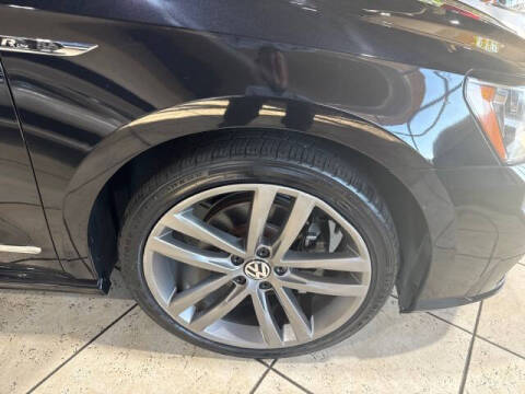 2017 Volkswagen Passat 1.8T R-Line