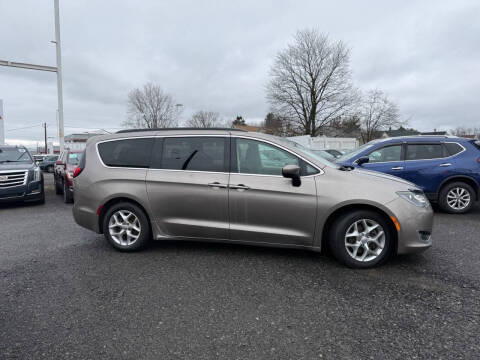 2017 Chrysler Pacifica Touring Plus