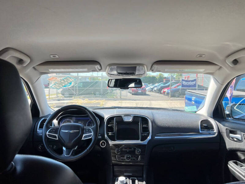 2017 Chrysler 300 Limited