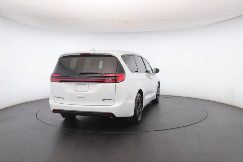 2022 Chrysler Pacifica Hybrid Touring L