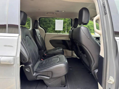 2022 Chrysler Pacifica Touring L