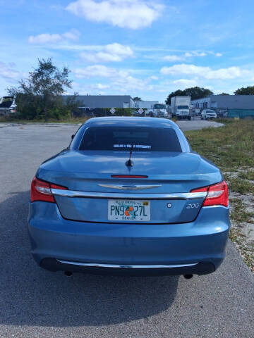 2011 Chrysler 200 Limited