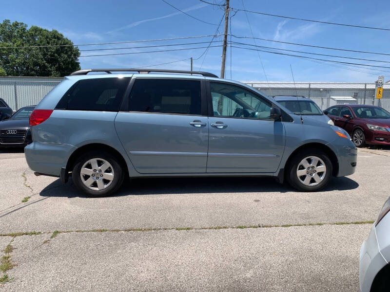 2007 Toyota Sienna LE 8-Passenger