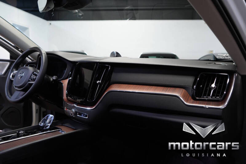 2023 Volvo XC60 B5 Ultimate Dark Theme