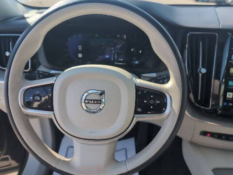 2023 Volvo XC60 B5 Plus Dark Theme