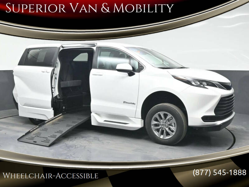 2025 Toyota Sienna LE 8-Passenger