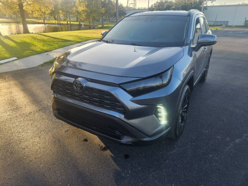 2021 Toyota RAV4 XLE photo 7