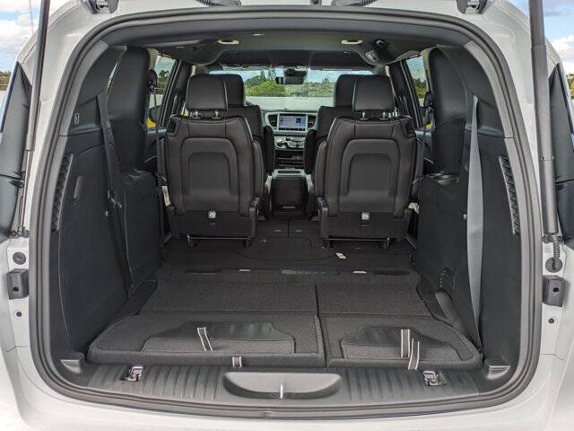 2026 Chrysler Voyager LX