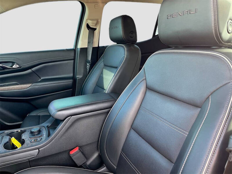 2022 GMC Acadia Denali