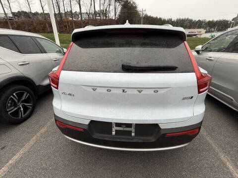 2025 Volvo XC40 B5 Core Bright Theme