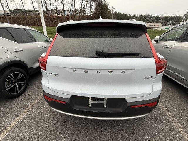 2025 Volvo XC40 B5 Core Bright Theme