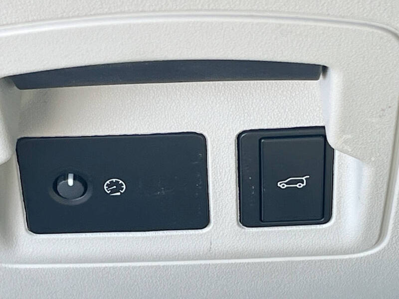 2022 Land Rover Range Rover Velar P250 R-Dynamic S