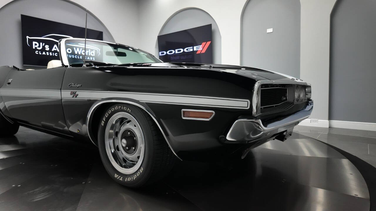 1970 Dodge Challenger 12