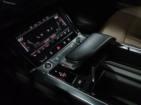 2022 Audi e-tron quattro Premium Plus