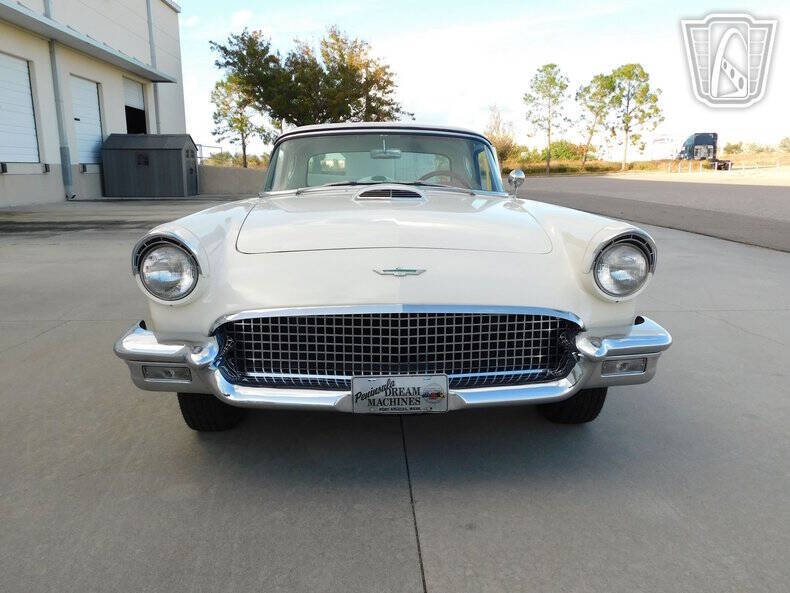 1957 Ford Thunderbird