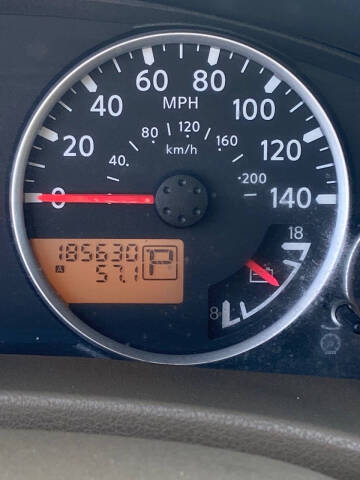 2005 Nissan Pathfinder LE