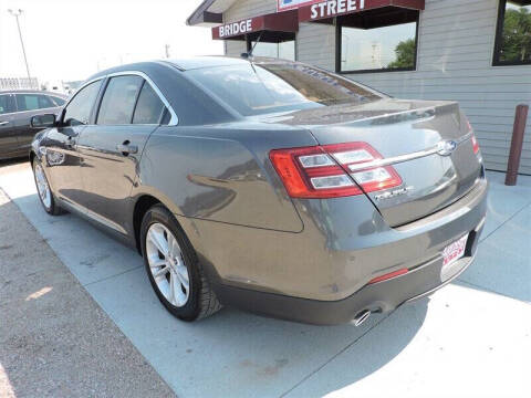 2015 Ford Taurus SEL