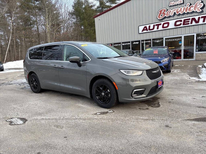 2023 Chrysler Pacifica Touring L's photo