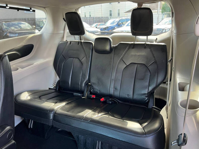 2017 Chrysler Pacifica Touring-L