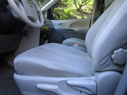 2012 Toyota Sienna Base 7-Passenger