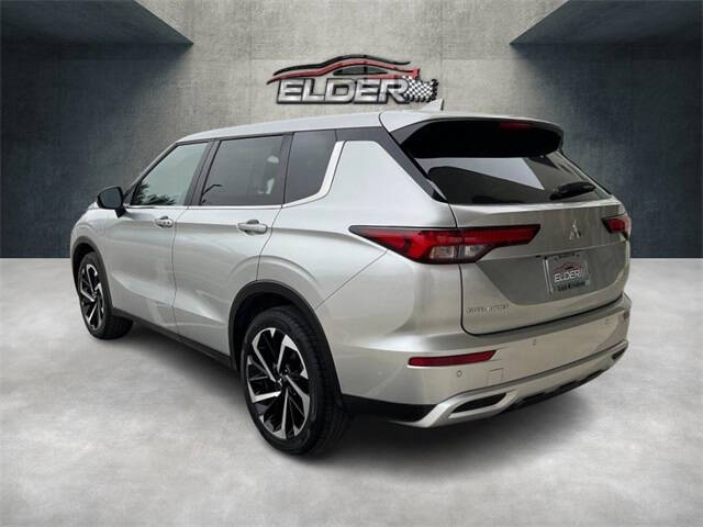 2024 Mitsubishi Outlander SE