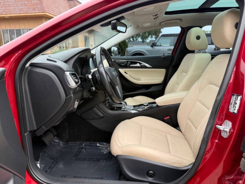 2017 Infiniti QX30 Premium