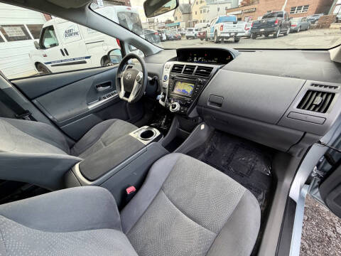 2012 Toyota Prius v Five